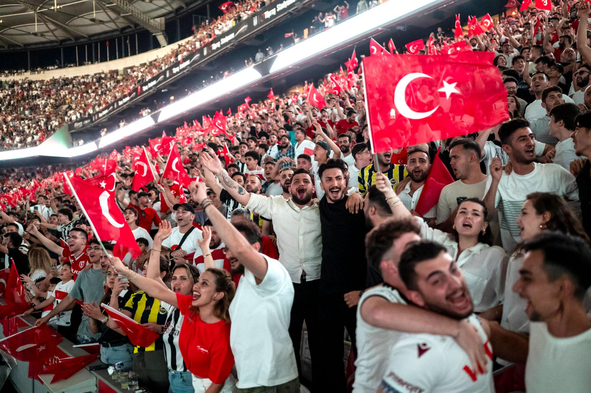 Türkiye Spor Gündemi: Transfer Yarışı Kızışıyor, Dev Kulüpler Yeni Sezona Hazırlanıyor